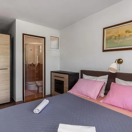 1 Bedroom Stunning In דירה Barbat na Rabu