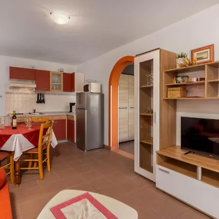 1 Bedroom Stunning In * Barbat na Rabu